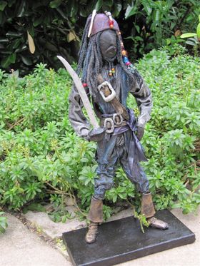De bekendste filmfiguur van Johnny Depp is natuurlijk Captain Jack Sparrow uit The Pirates of the Caribean!