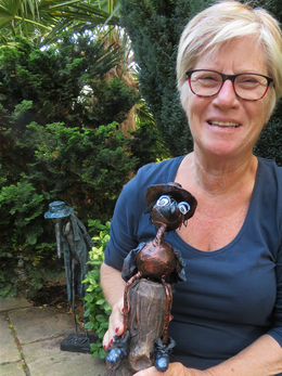 Met de workshop van 18 oktober heeft Hannie deze leuke vogel gemaakt. Zij is erg enthousiast geworden over Paverpol